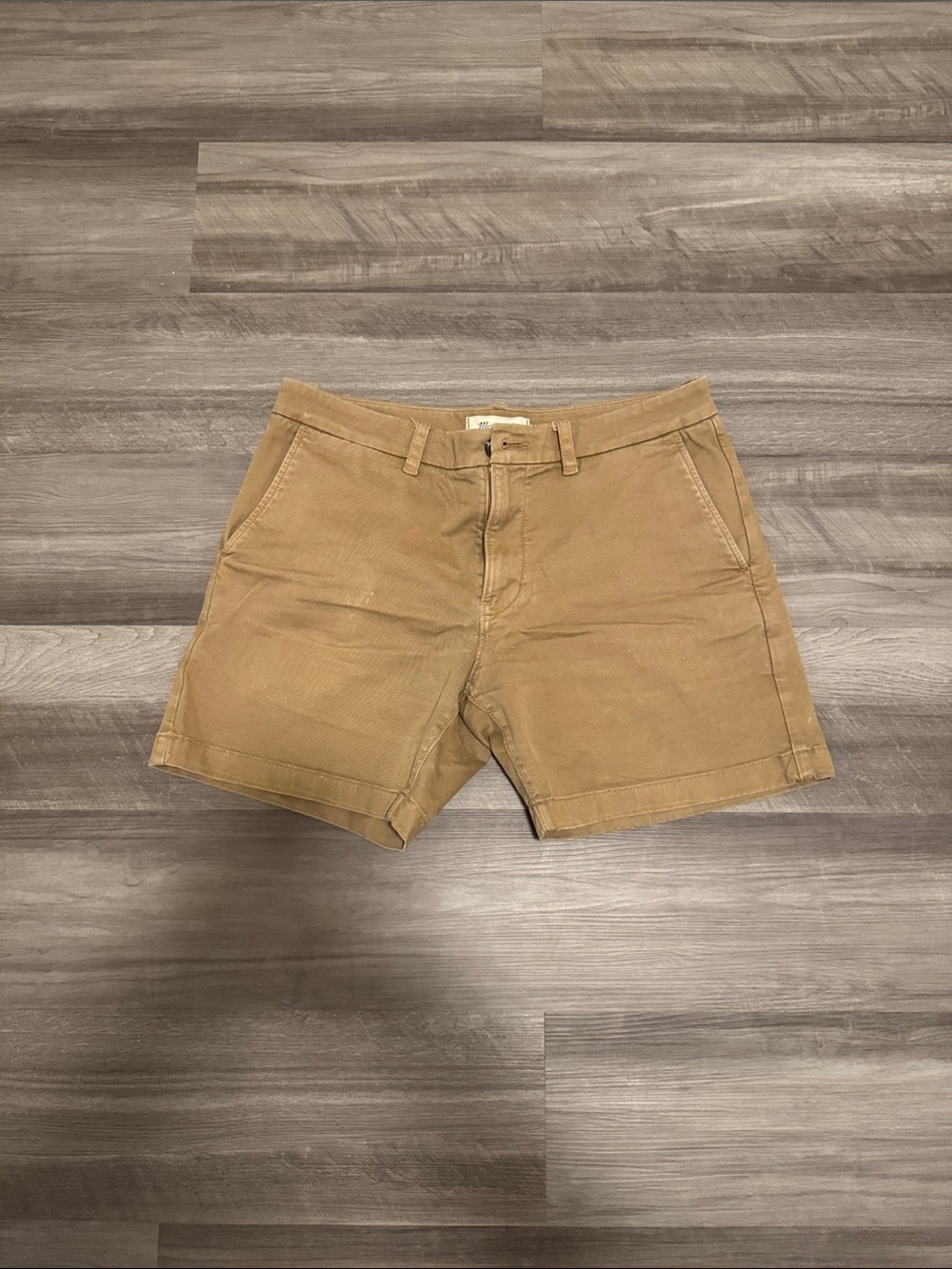 Madewell Men's Classic Chino Shorts in Tan. 6" Inseam